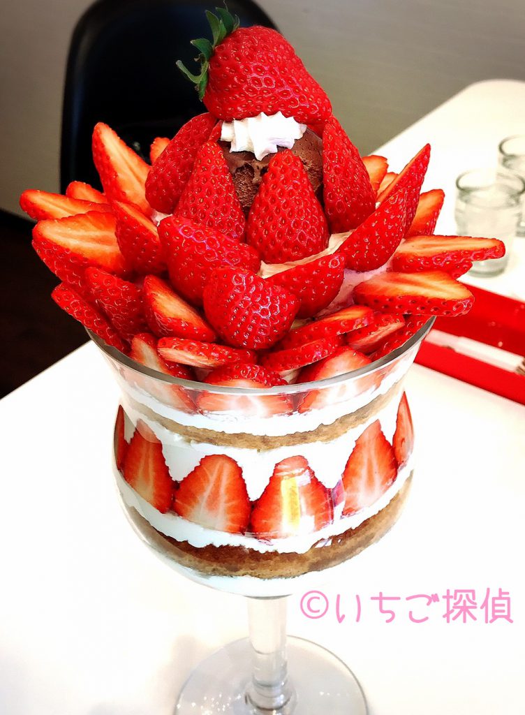 摘みたて 紅ほっぺ の巨大いちごパフェ 小田原のqolでストロベリーケーキジャンボ イチゴ探偵