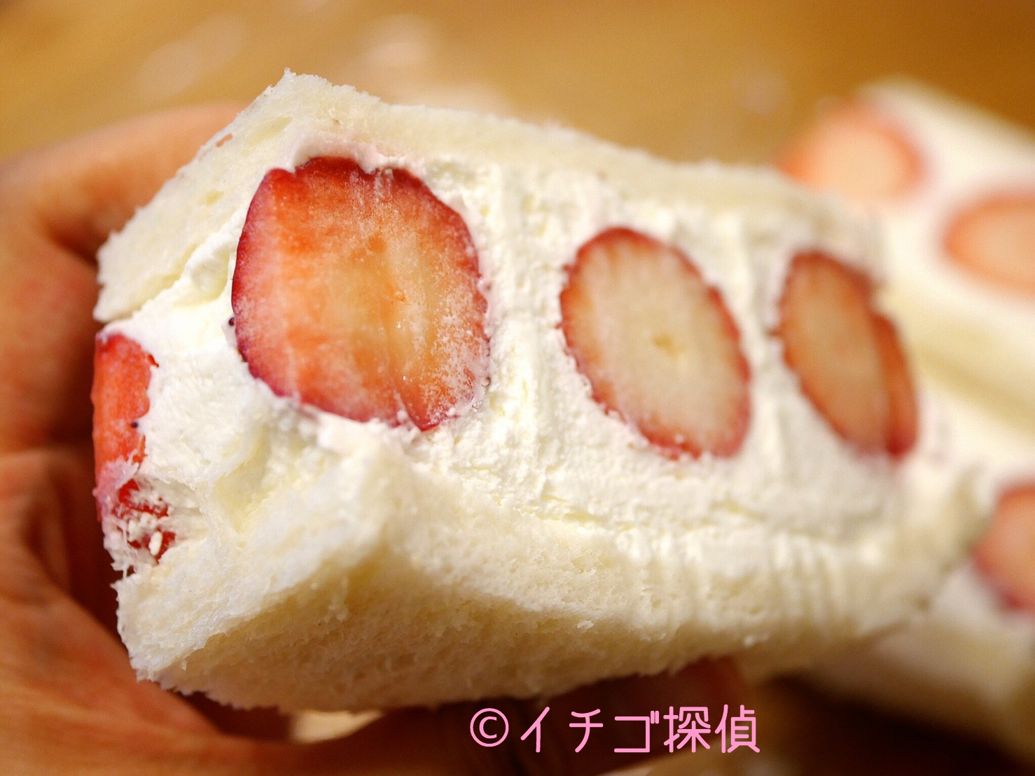 イチゴ探偵｜大人気の新品種【スカイベリー】苺サンド！8010（パレット）の豪華ないちごサンドを堪能！