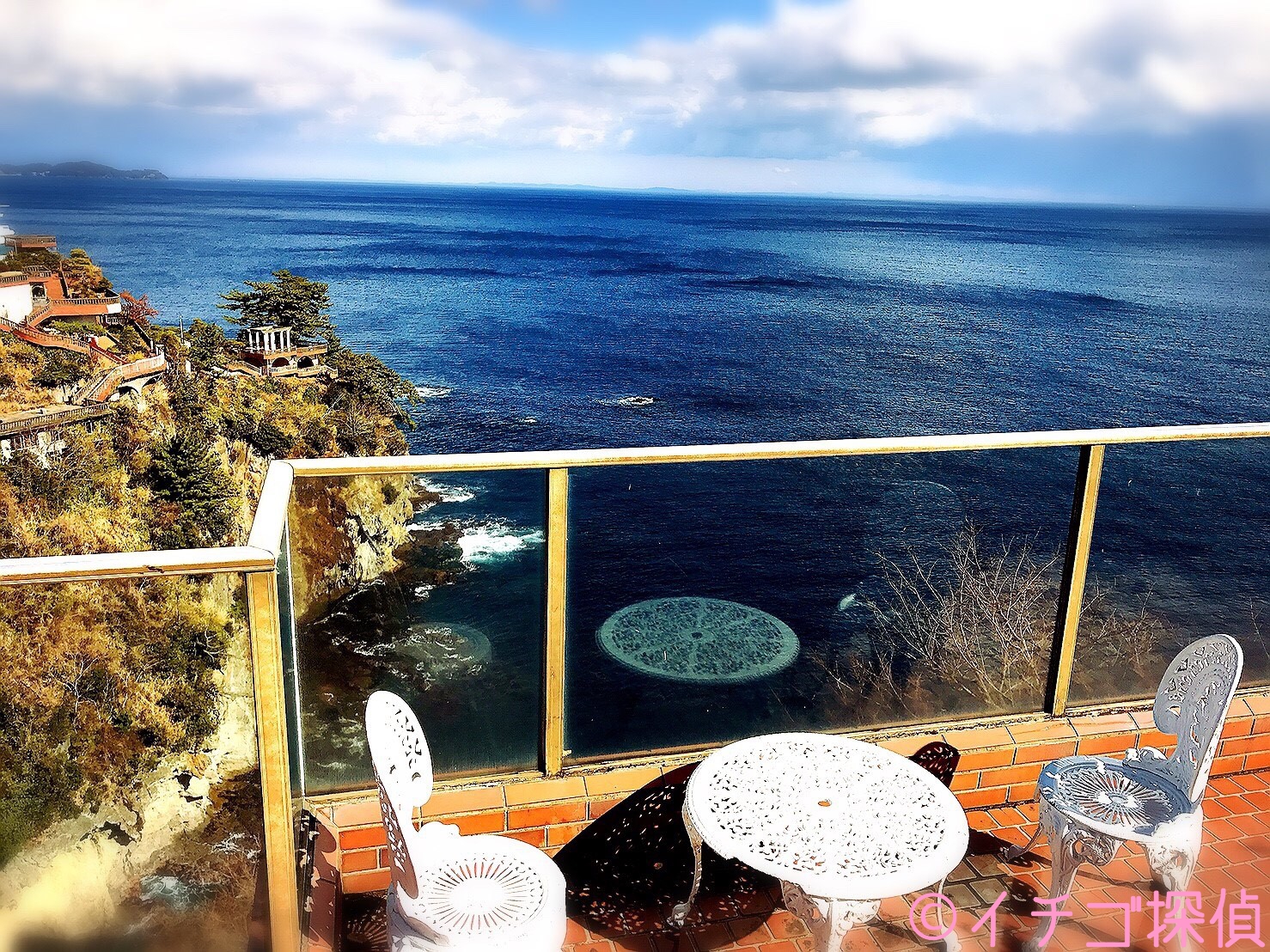 イチゴ探偵｜伊豆一の絶景カフェ「花の妖精」でイチゴの小箱パフェ！海を眺めながらの苺スイーツフェア！