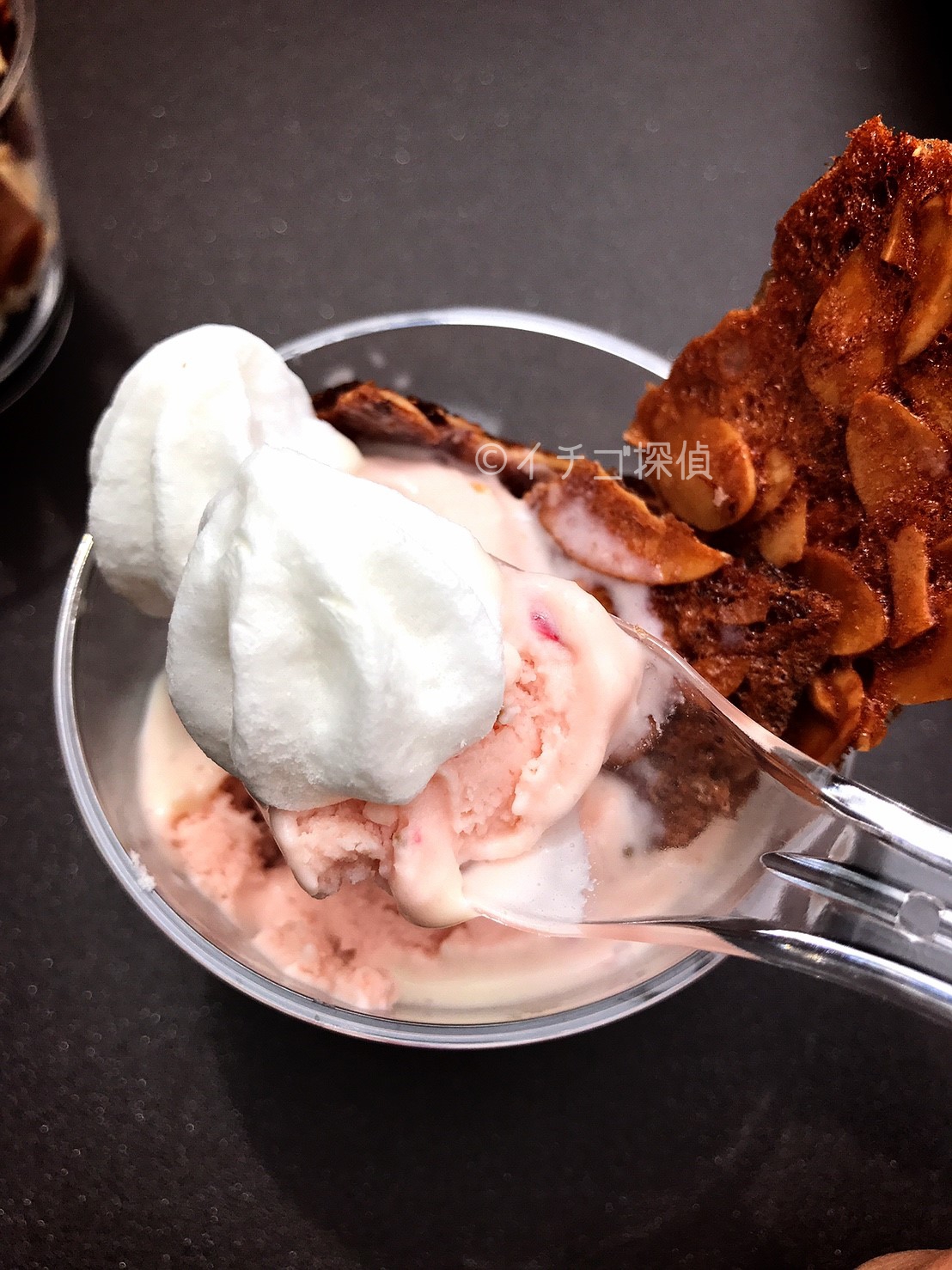 イチゴ探偵｜アッシュカフェの苺のフレンチアイスクリーム！渋谷キャストに日替わりフードトラックが登場！