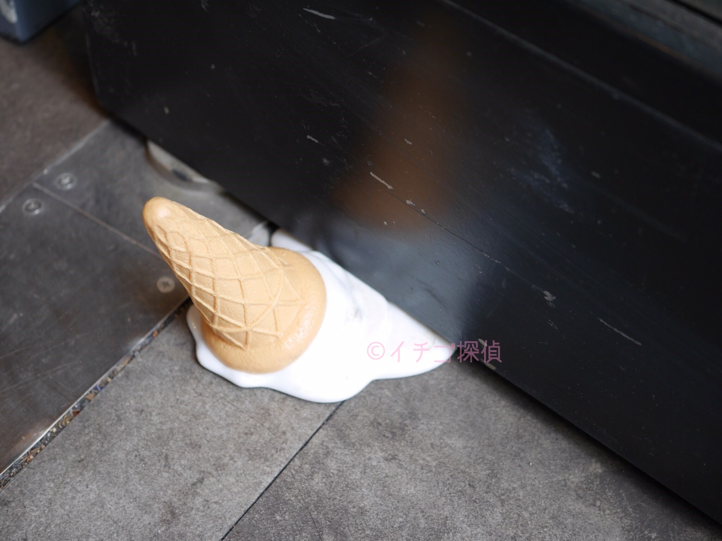 イチゴ探偵｜メルティングインザマウスのシークレットピンク！ストロベリーチョコをディップしたソフトクリーム！