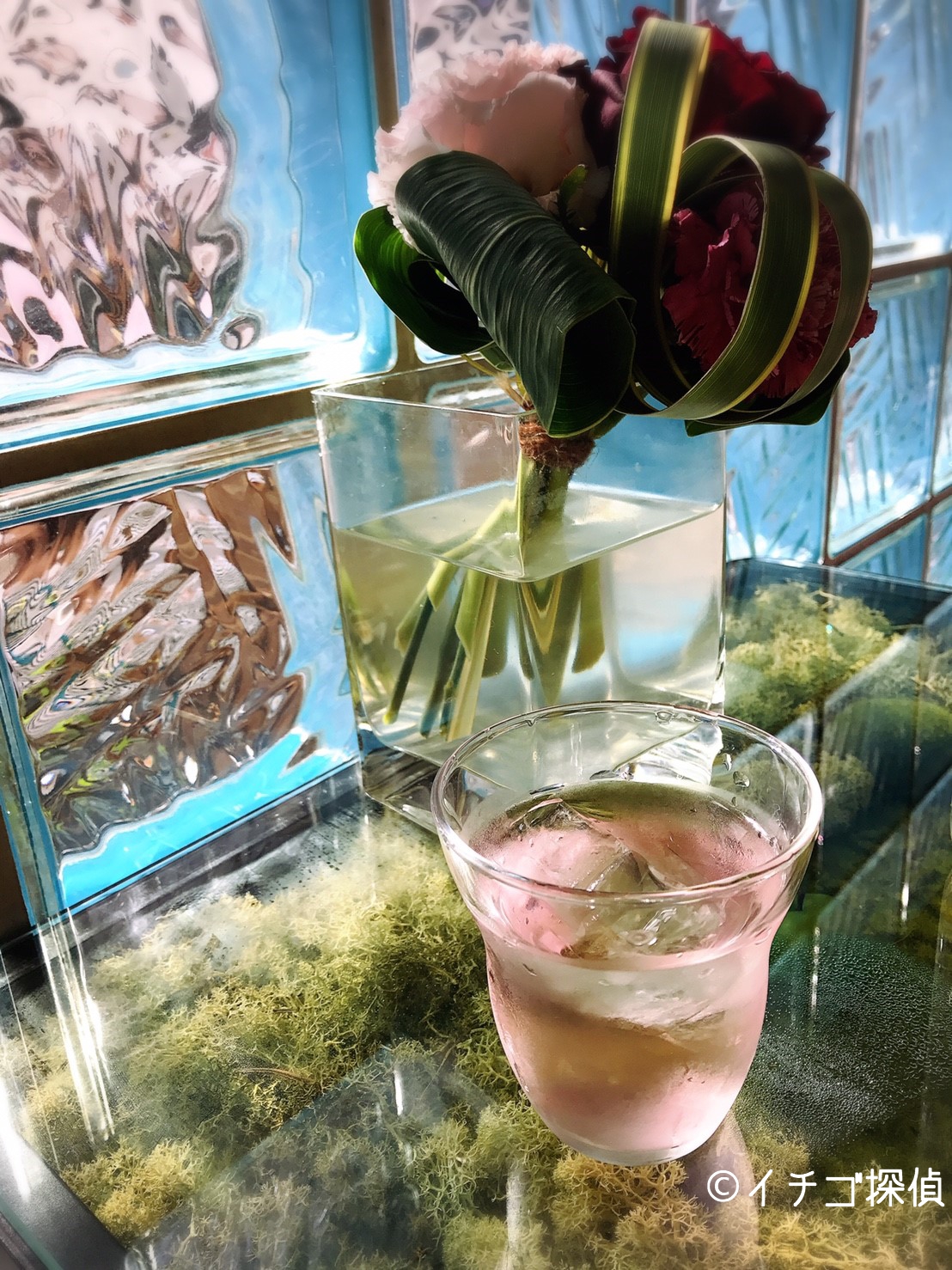 イチゴ探偵｜大阪「JTRRD cafe（ジェイティードカフェ）」のスムージーが行列人気！苺やキウイの装飾に練乳アート！