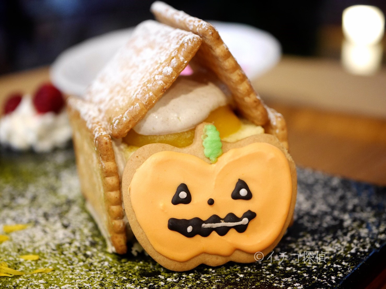 イチゴ探偵｜おふろcafeに秋限定「ハロウィンお菓子の家」が登場！世界に1つだけのお菓子の家を作ろう！