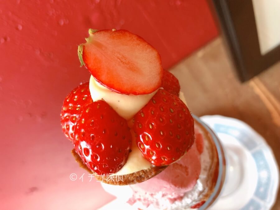 イチゴ探偵｜八王子「Akameru（アカメル）」でイチゴパフェ！苺のタルト・ミルフィーユ・ショートケーキを1度に堪能！