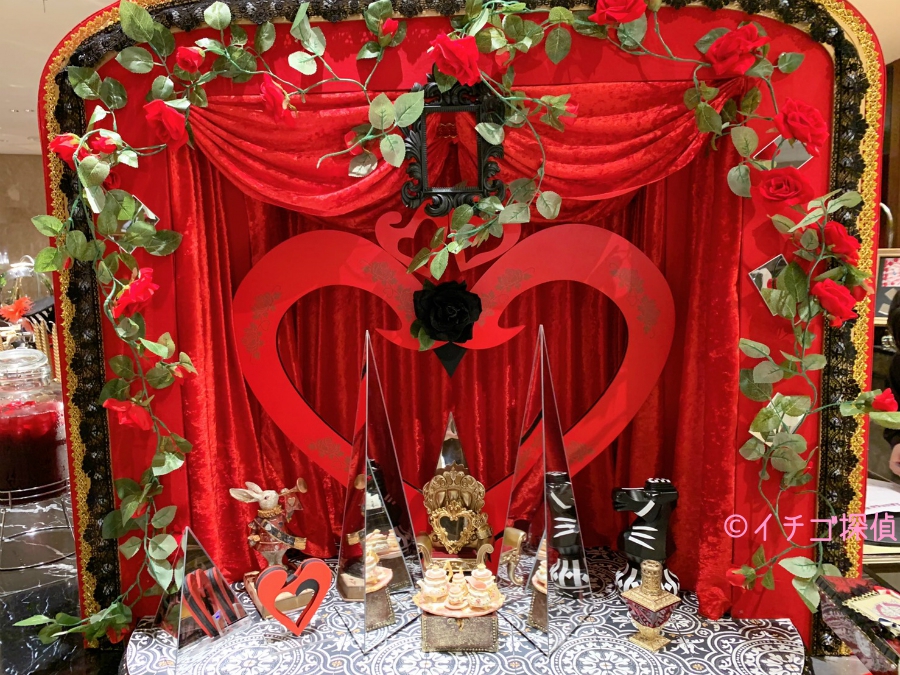 【実食】ヒルトン東京「アリス in ローズ・ラビリンス」薔薇と鏡の美空間でデザートビュッフェに謎解きも！