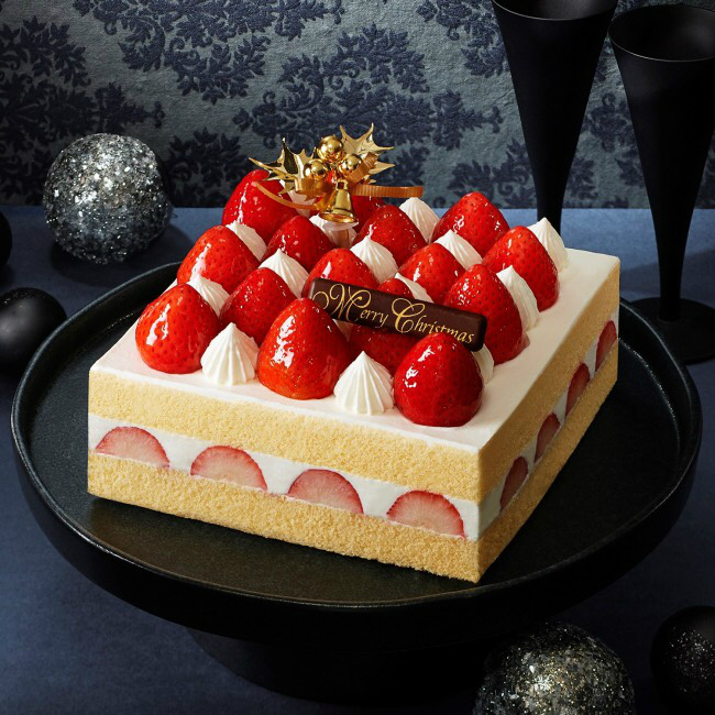 【実食】日本橋三越のクリスマスケーキ！東京會舘「苺のクリスマスマロンシャンテリー」にバラのケーキも！