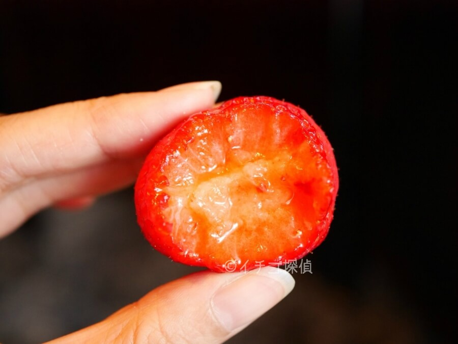 苺50粒の【メガ盛りパフェ】千鳥町「ザ・リビング」で武笠農園 いちごパフェ「ロシアンイチゴ」