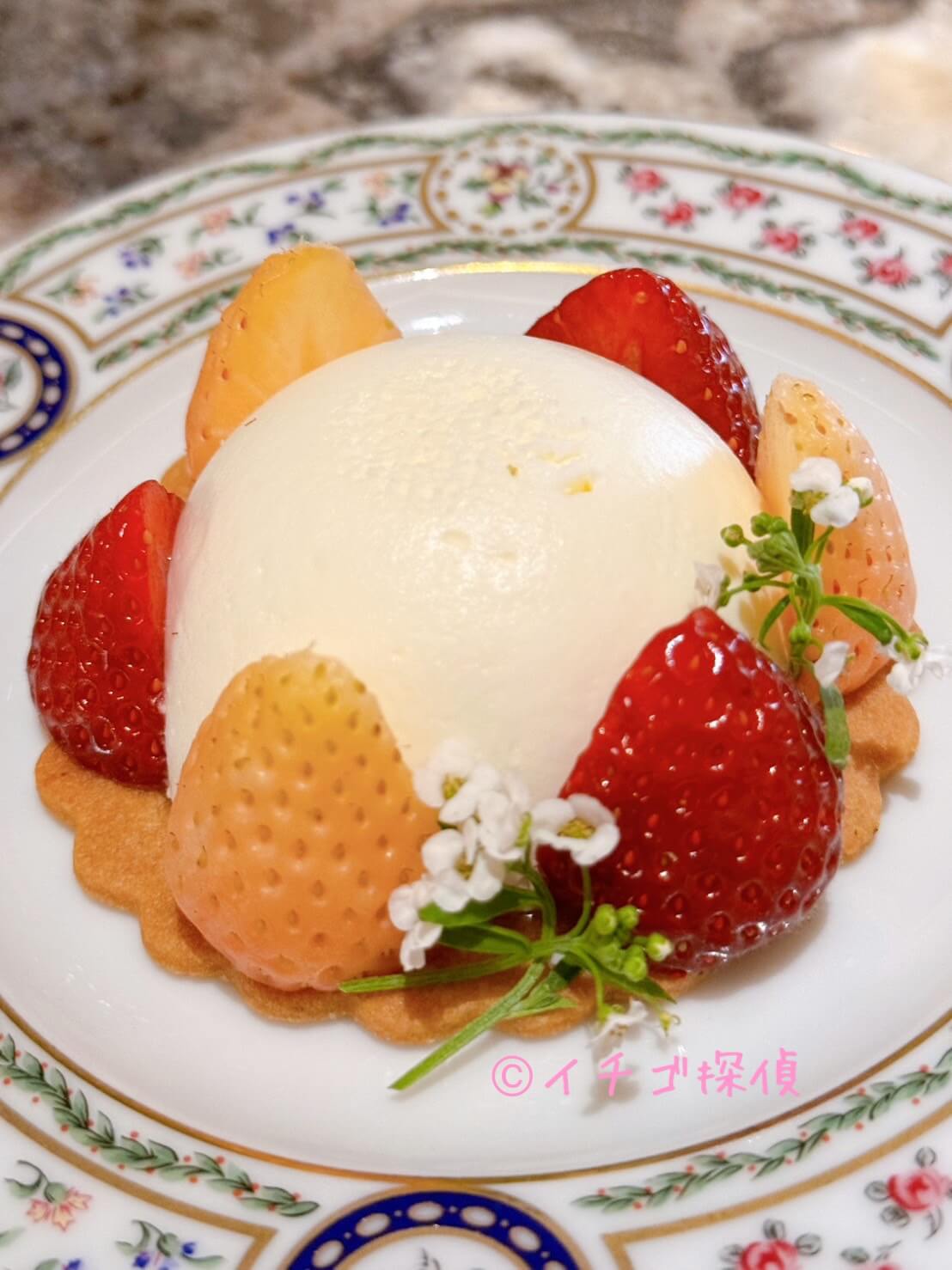 \実食/「白いちごとあまおうのパフェ」ホテル インターコンチネンタル 東京ベイのラウンジにて