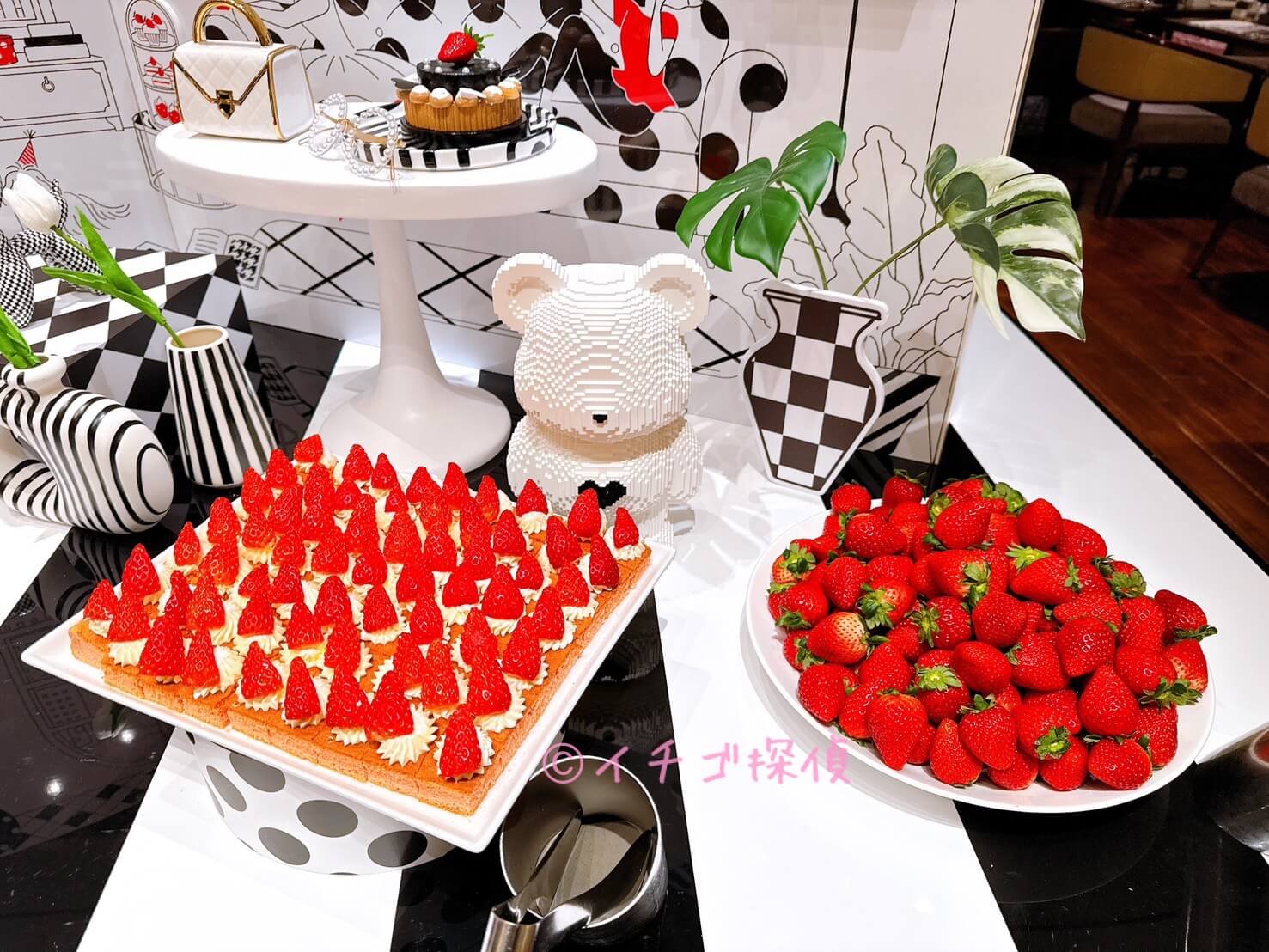 \実食/ヒルトン東京でいちごビュッフェ！2026年は「ストロベリーモノクロ・ガールズパーティー」