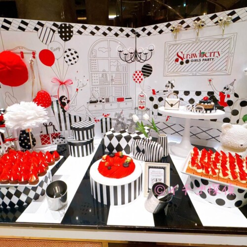 \実食/ヒルトン東京でいちごビュッフェ！2026年は「ストロベリーモノクロ・ガールズパーティー」