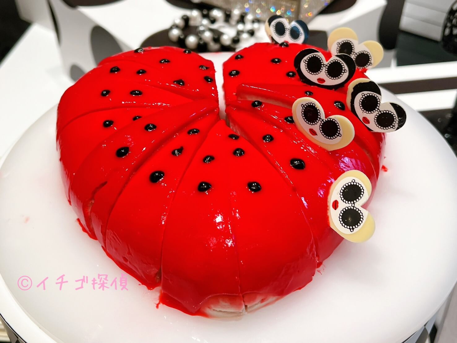 \実食/ヒルトン東京でいちごビュッフェ！2026年は「ストロベリーモノクロ・ガールズパーティー」