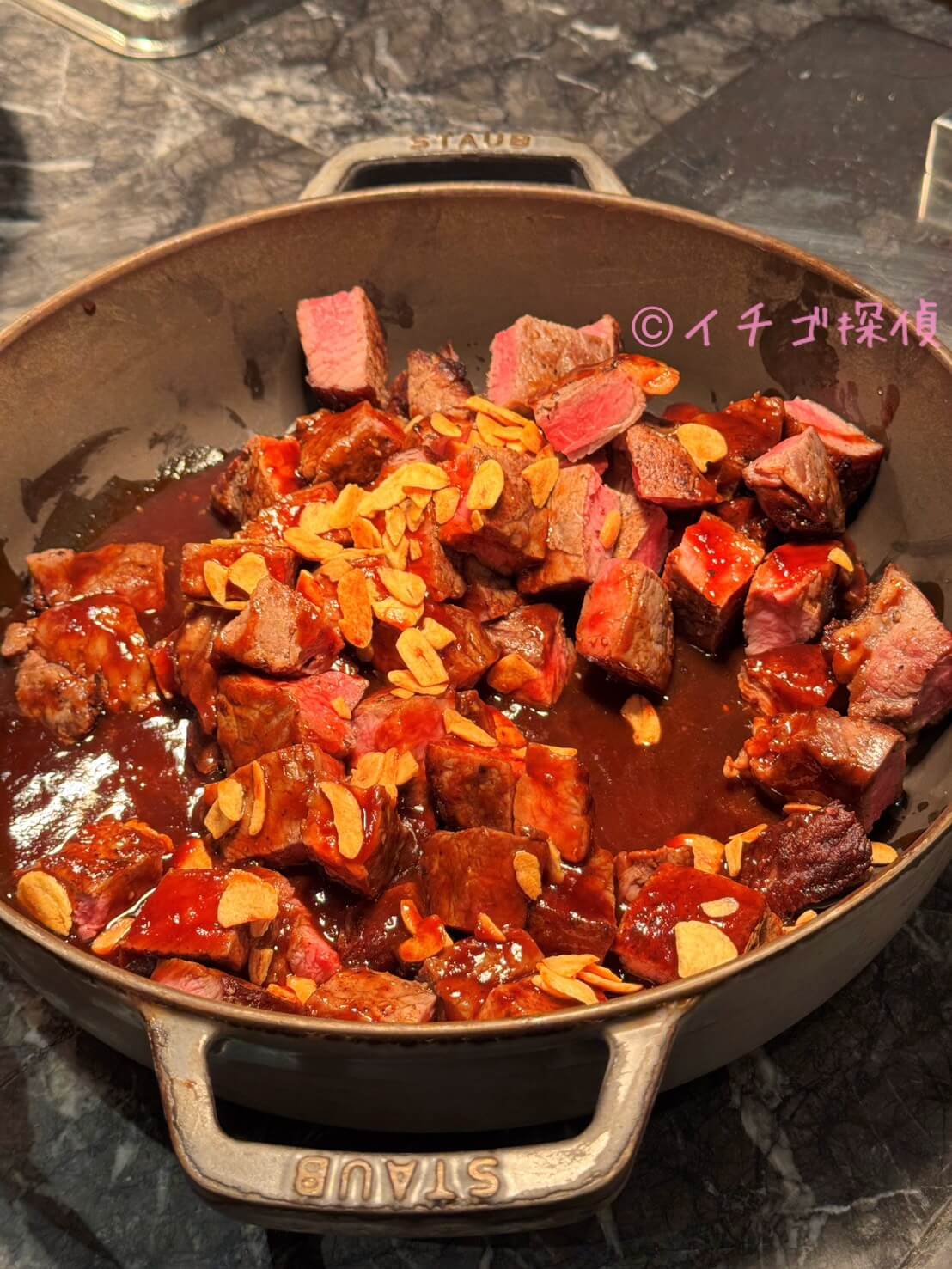 \実食/ヒルトン東京でいちごビュッフェ！2026年は「ストロベリーモノクロ・ガールズパーティー」