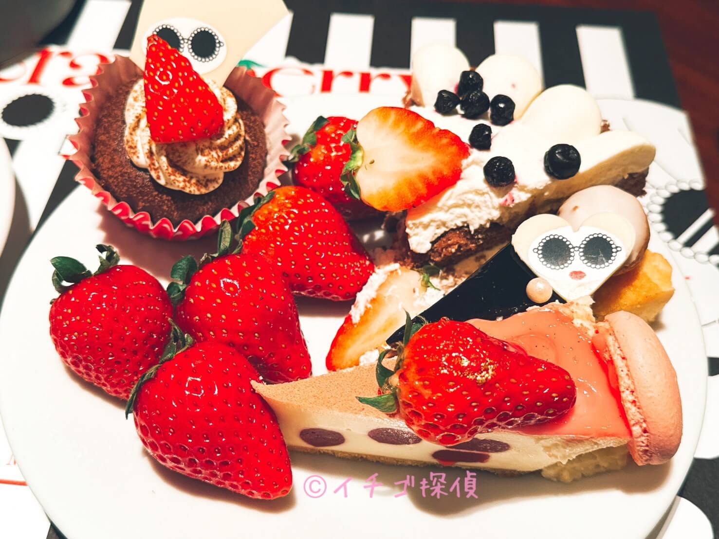 \実食/ヒルトン東京でいちごビュッフェ！2026年は「ストロベリーモノクロ・ガールズパーティー」